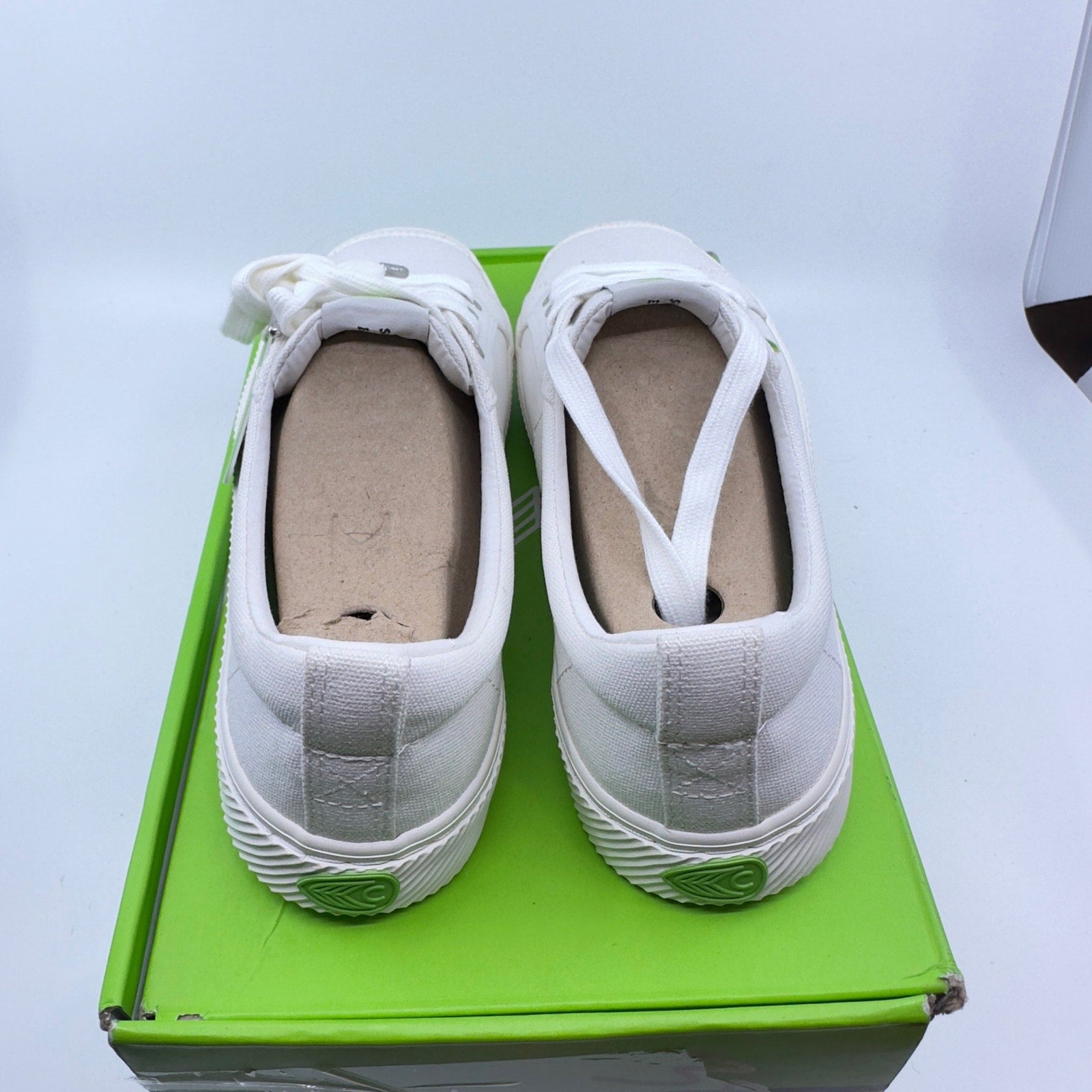 Cariuma Unisex Oca Low Canvas Sneaker Casual Shoes Lace-Up Off-White Size 7/8.5