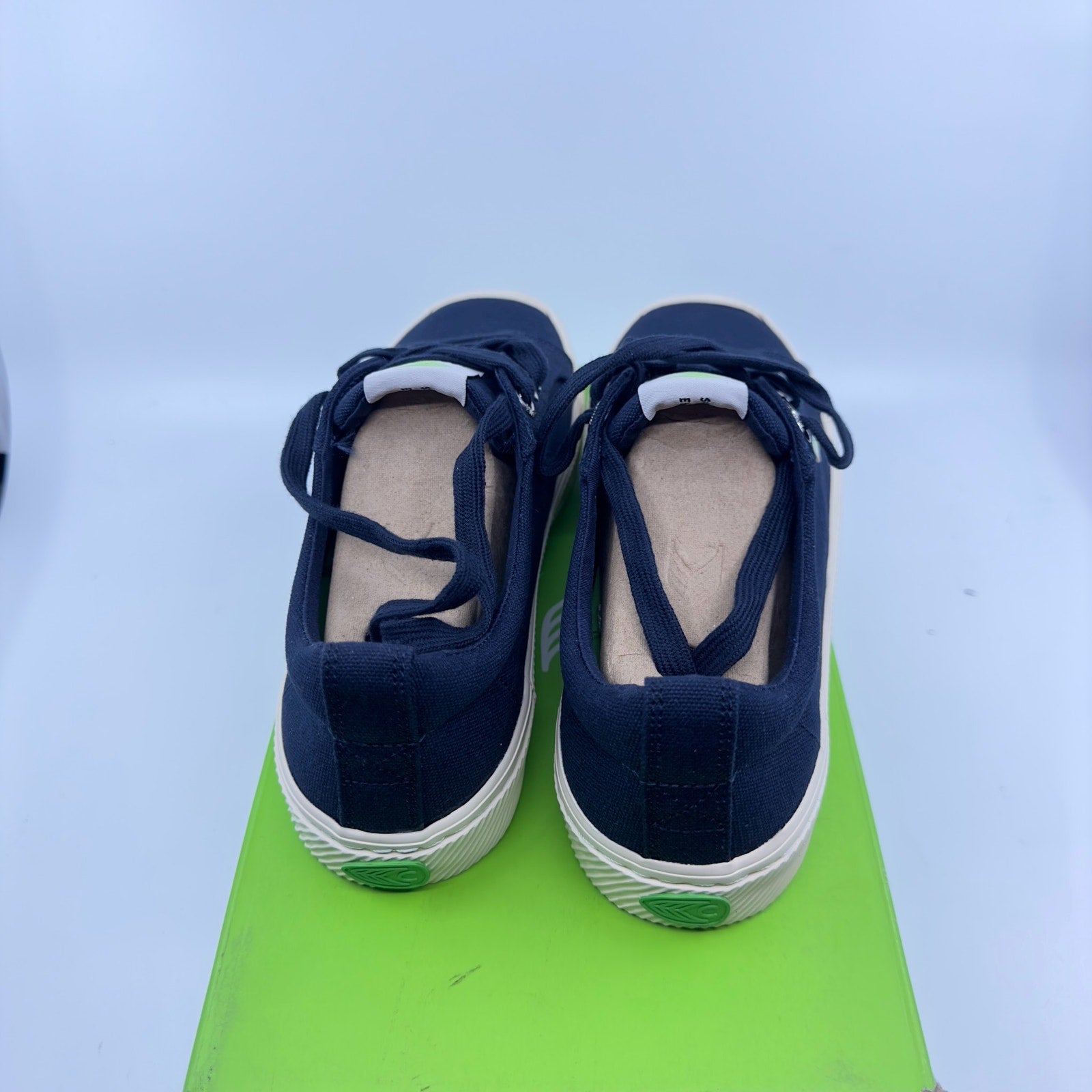 Cariuma Unisex Oca Low Canvas Sneaker Casual Shoes Lace-Up Navy Blue Size 5.5/7