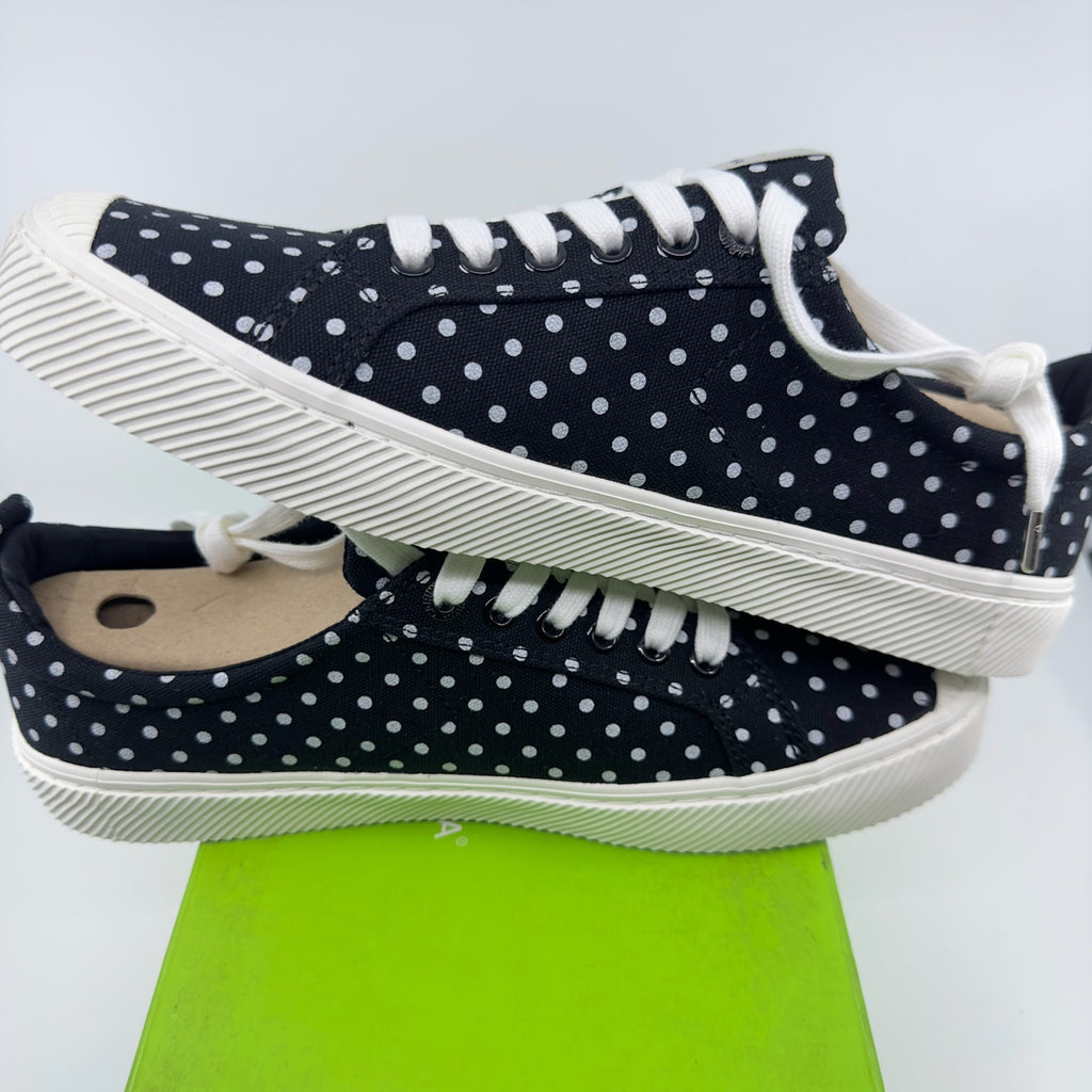 Cariuma Unisex Oca Low Canvas Sneaker Shoes Black White Polka Dots Size 10/11.5