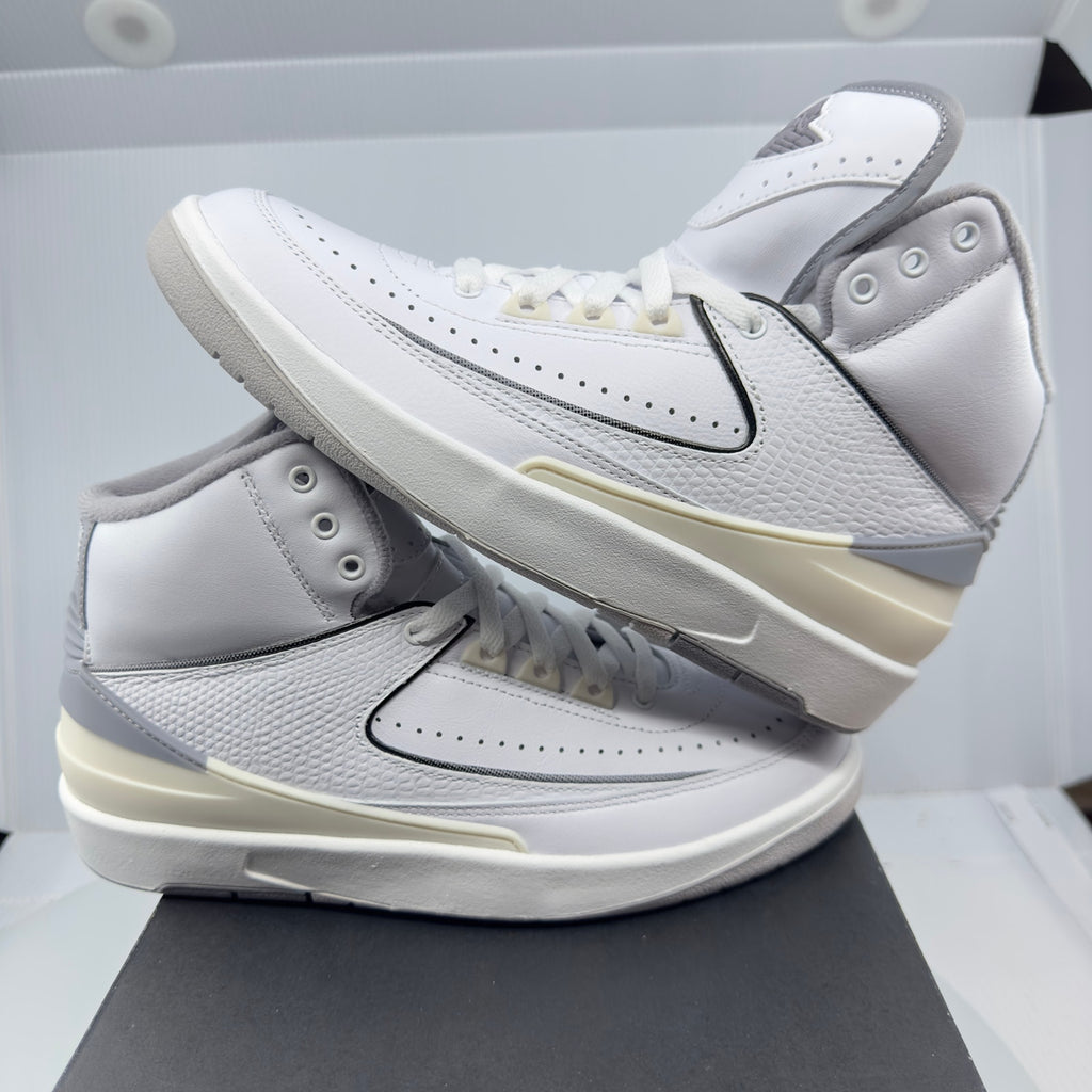 Jordan DQ8562-100 Air Jordan 2 Retro GS Athletic Sneaker Mid White/Gray 6 Kids