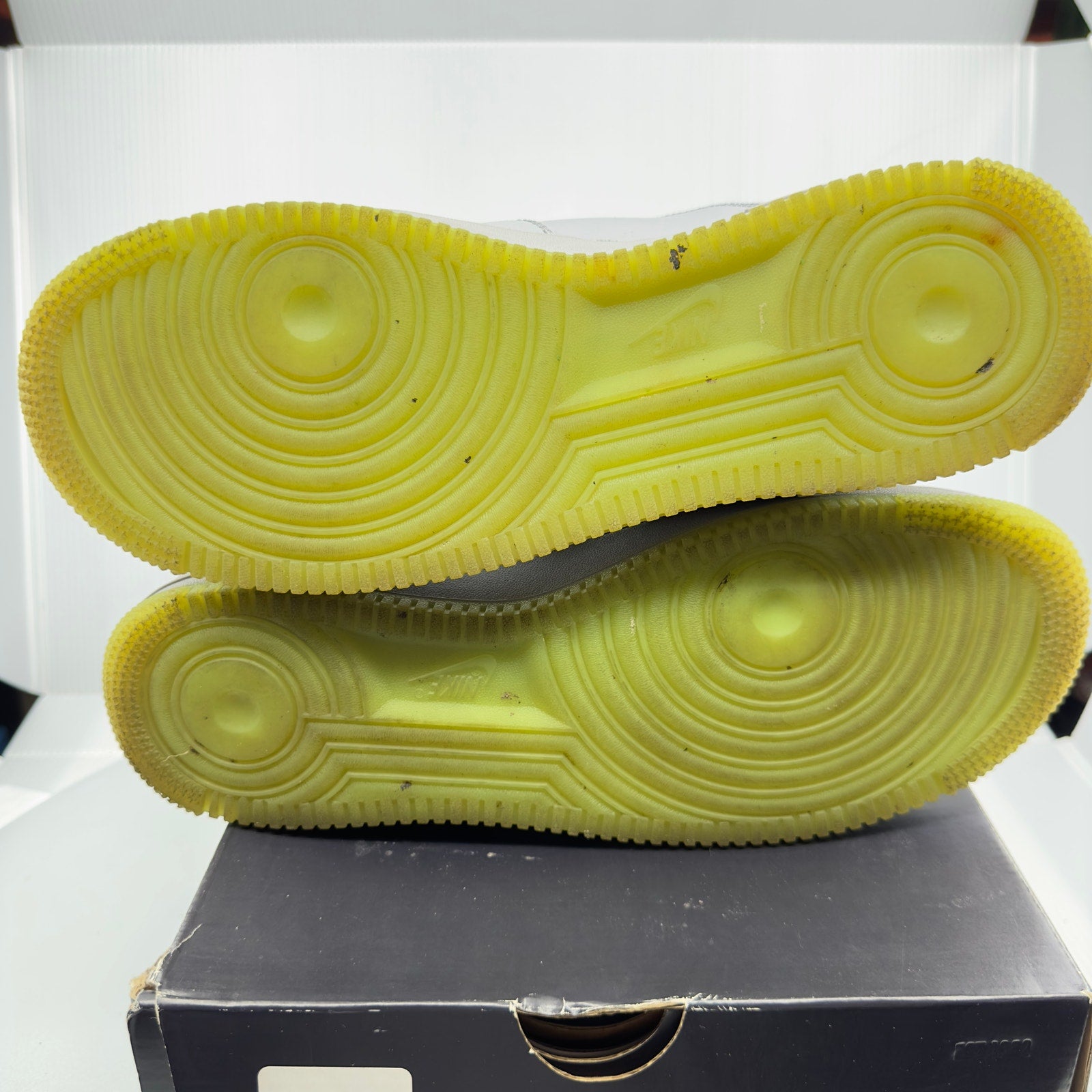 Nike Mens Air Force 1 07 LV8 3 Low Volt Sneakers Gray/Neon Green Size 9 CD0888-002