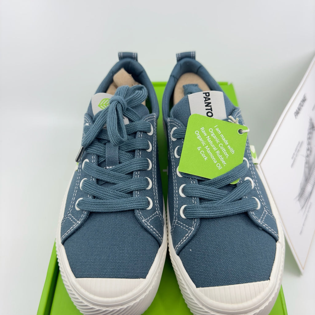 Cariuma Unisex Low Pantone Tapestry Blue Canvas Contrast Thread Sneaker 5/6.5