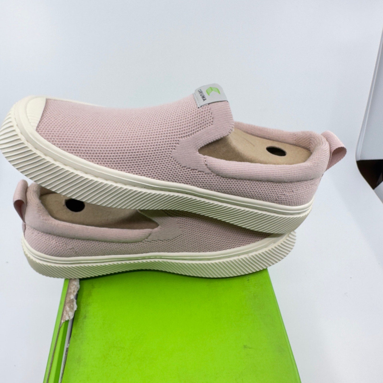 Cariuma Unisex Ibi Slip-On Casual Sneaker Shoes Round Toe Rose Knit Womens 5.5