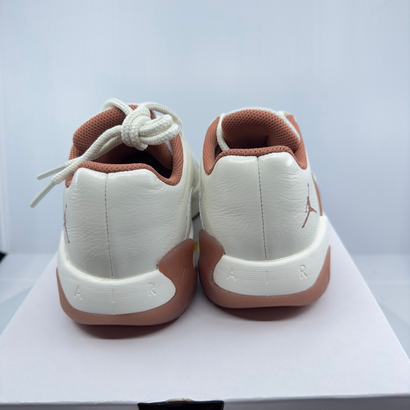 Nike Womens Air Jordan 11 CMFT Low DV2629-108 White Size 8 NIB
