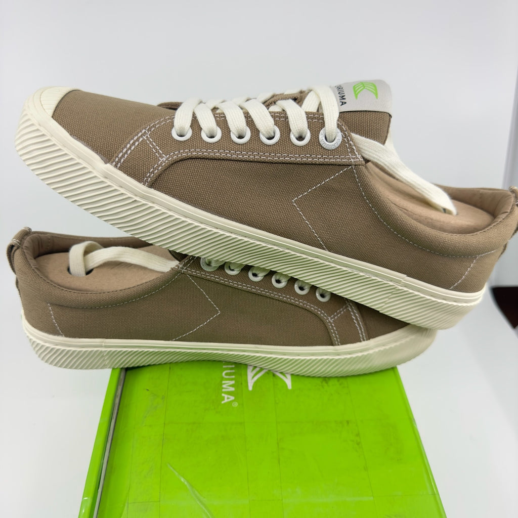 Cariuma Unisex Oca Low Contrast Thread Sneaker Shoe Burnt Sand Canvas Mens 9