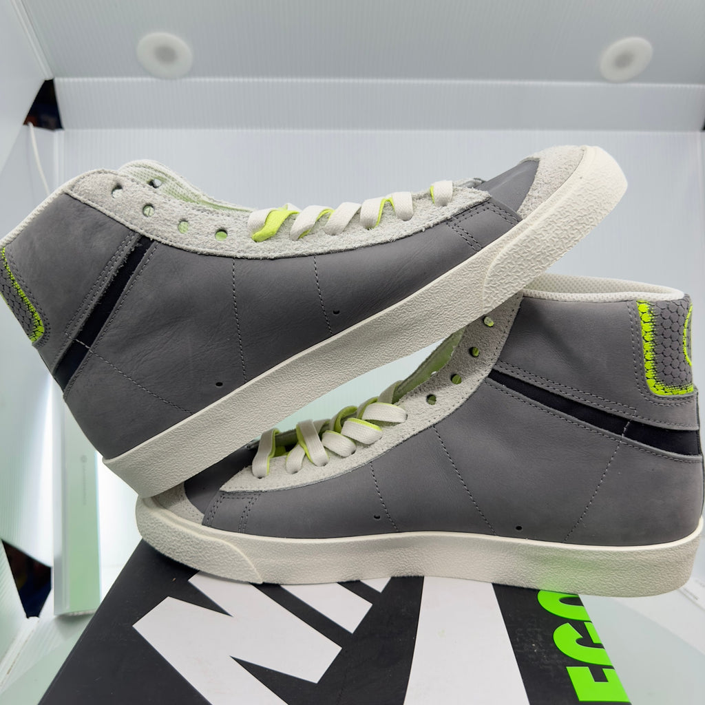 Nike Mens Blazer Mid 77 University of Oregon Football Sneaker Gray 10 FD0235 001