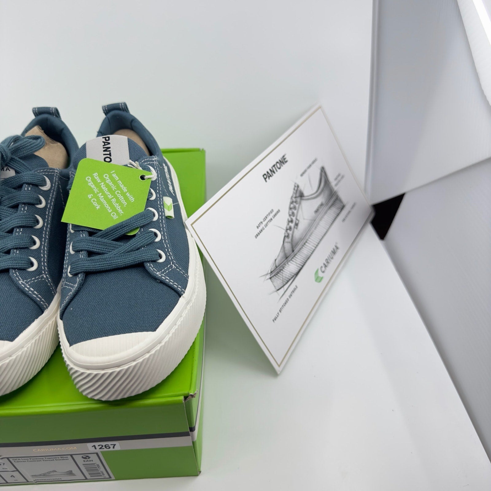 Cariuma Unisex Low Pantone Tapestry Blue Canvas Contrast Thread Sneaker 5/6.5