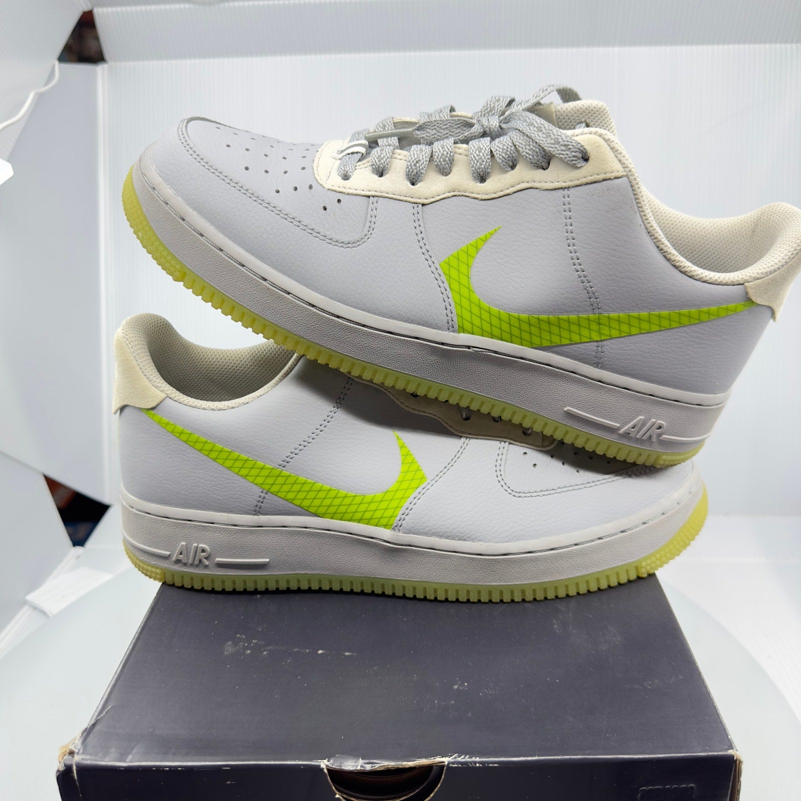 Nike Mens Air Force 1 07 LV8 3 Low Volt Sneakers Gray/Neon Green Size 9 CD0888-002