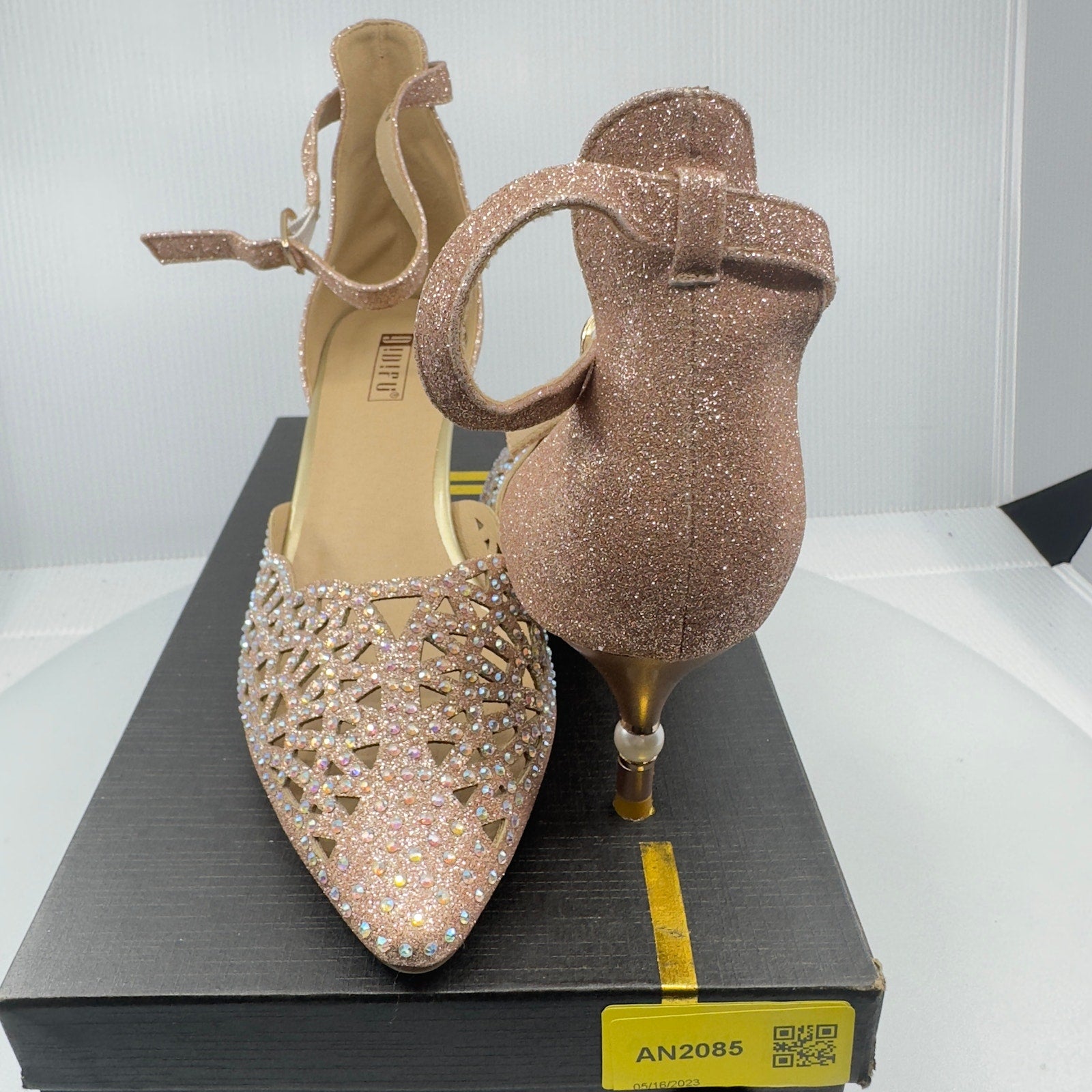 IDIFU Womens Shoes IN2 Candice Low Kitten Heels Pumps Rhinestones Sequins Gold 9