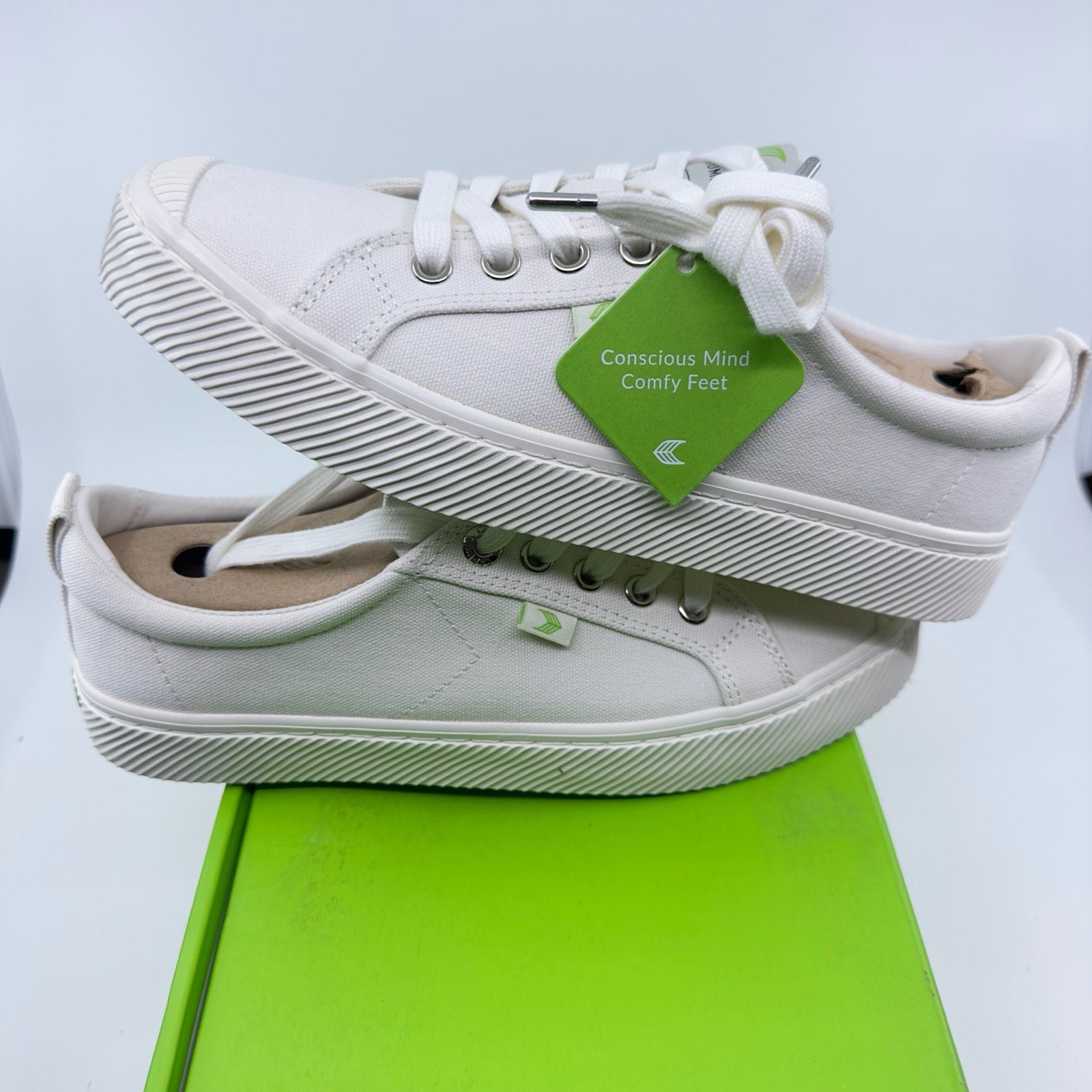 Cariuma Unisex Oca Low Canvas Sneaker Casual Shoes Lace-Up Off-White Size 7/8.5