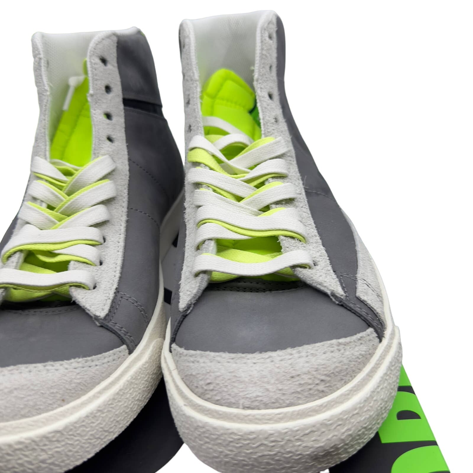 Nike Mens Blazer Mid 77 University of Oregon Football Sneaker Gray 10 FD0235 001