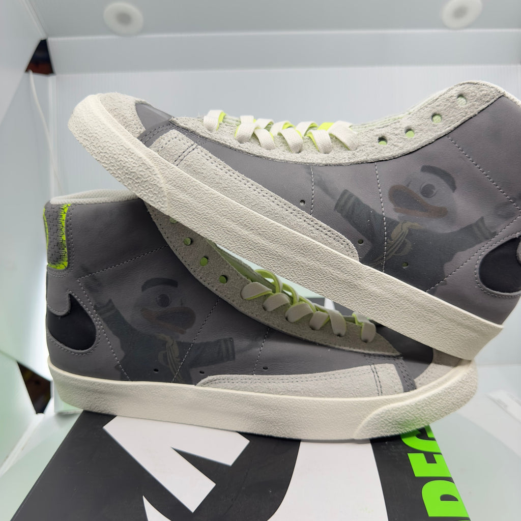 Nike Mens Blazer Mid 77 University of Oregon Football Sneaker Gray 10 FD0235 001