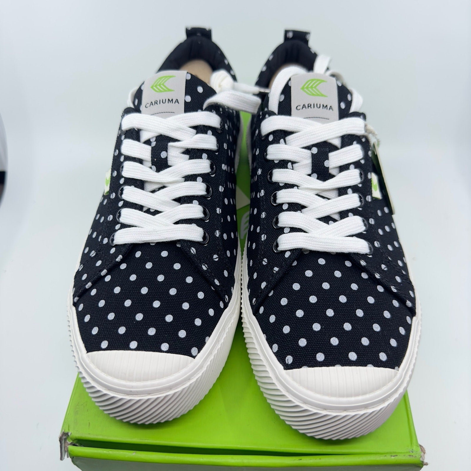 Cariuma Unisex Oca Low Canvas Sneaker Shoes Black White Polka Dots Size 10/11.5