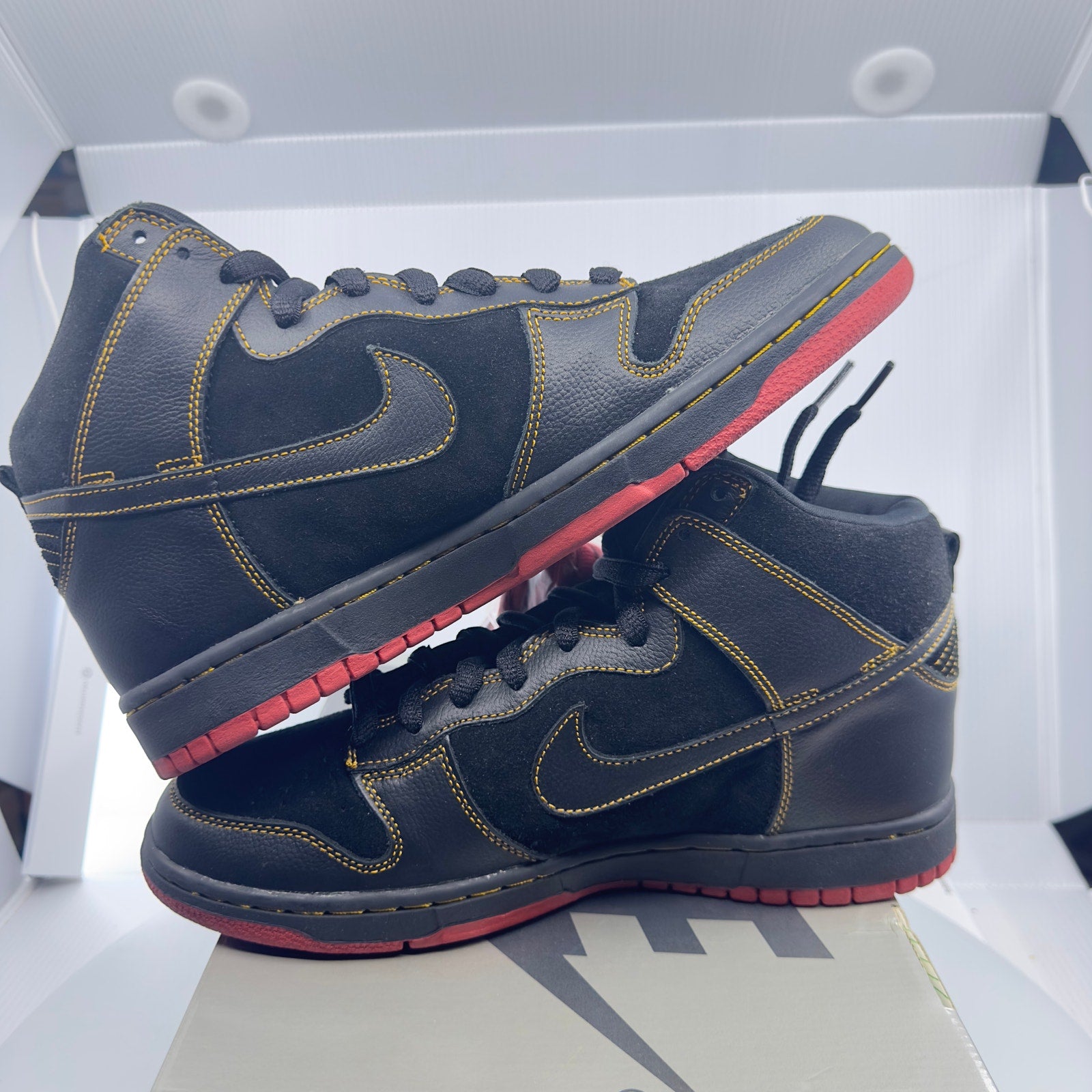 Nike Mens SB Dunk High Pro "UNLUCKY 13" Sneakers Black/Red Size 9.5 305050-001